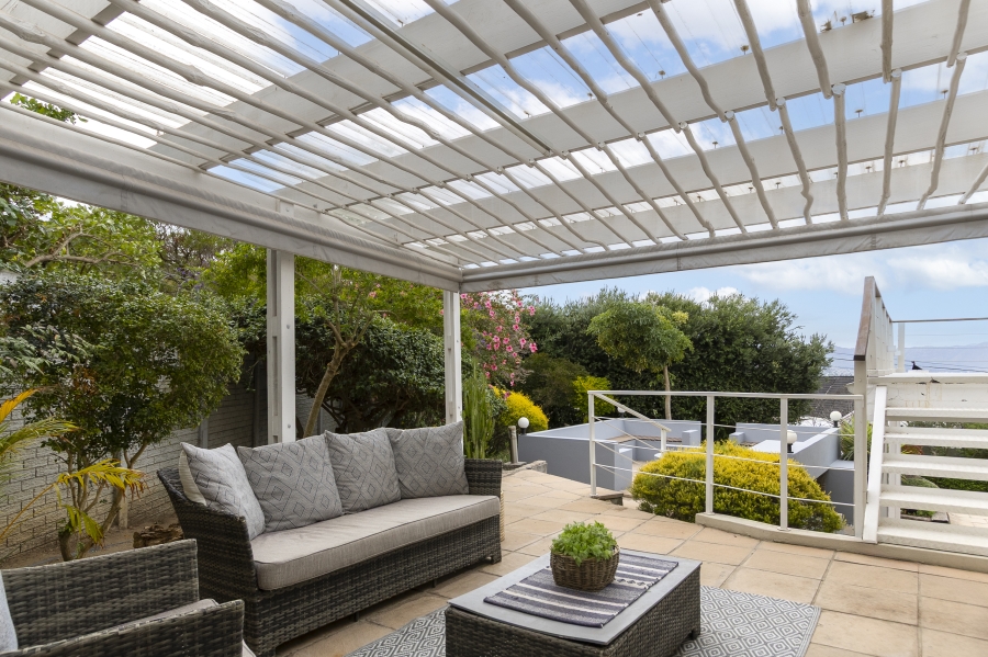 To Let 4 Bedroom Property for Rent in Heldervue Western Cape